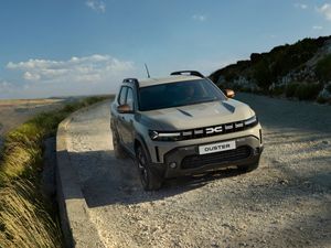 Supporting image for story: Dacia Duster receives more power with new hybrid engine option