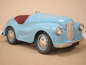 Supporting image for story: Restored pedal car to be auctioned for charity