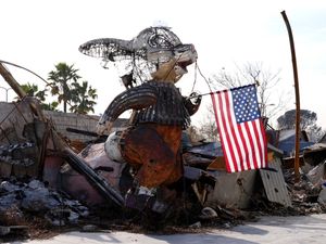 Supporting image for story: California asks US Congress for £31 billion for Los Angeles wildfire relief