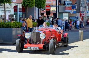 A Bentley Mark 6 Special arrives for the event
