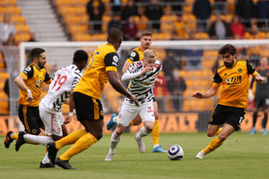 Donny van de Beek of Manchester United and Ruben Neves of Wolverhampton Wanderers. (AMA)
