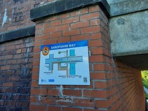 Supporting image for story: New signs to help walkers at Llanymynech Canal Bridge