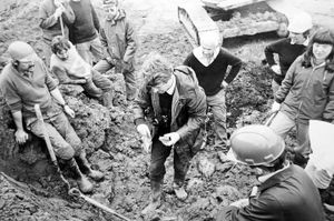 Excavation of bones for the Shropshire mammoth in October 1986. 