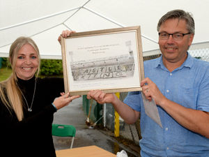 Supporting image for story: Stourbridge school says farewell to headteacher