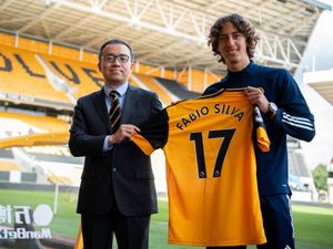 Supporting image for story: Fabio Silva: Wolves chairman Jeff Shi is a father figure to me