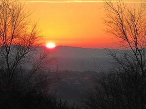 Supporting image for story: Amateur photographer snaps up beautiful sunset