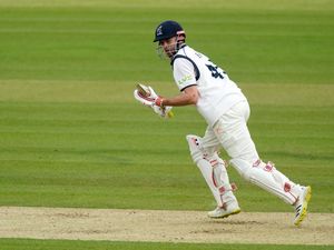 Supporting image for story: Dom Sibley ton puts Warwickshire on road to cup victory