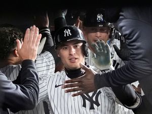 Supporting image for story: New York Yankees avoid sweep to keep World Series alive
