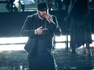 Supporting image for story: Eminem makes surprise appearance at the Oscars years after winning award