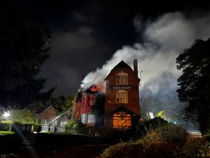 Supporting image for story: Watch: Firefighters tackle major blaze at popular Shrewsbury pub which closed this summer