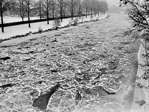 Supporting image for story: Snow in Shropshire: List of school closures across the county