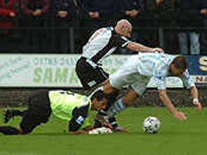 Supporting image for story: Stafford 0 Woking 1