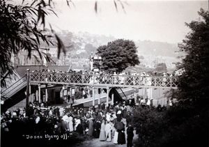 nostalgia pic. Ironbridge.
Crowds at the railway station.
Undated. Captioned simply "To see them off". No other details.
Possibly to see off soldiers, which might make it around 1900 (for Boer War), or perhaps more likely 1914 (Great War).
Credit: Shropshire Records and Research Centre.