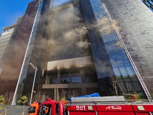 Supporting image for story: Construction site catches fire in South Korea leaving at least six dead