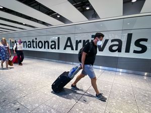 Supporting image for story: Pre-departure Covid tests scrapped for travellers arriving in England