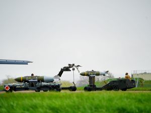 Supporting image for story: UK lets US use British bases to strike Iranian sites targeting Strait of Hormuz