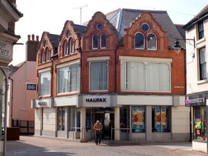 Supporting image for story: Town council purchases prominent Wellington building left vacant after bank closed last year