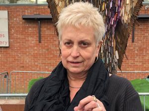 Supporting image for story: Bullying people for not wearing face coverings is wrong