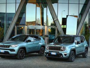 Supporting image for story: Jeep adds new hybrid powertrains to Renegade and Compass