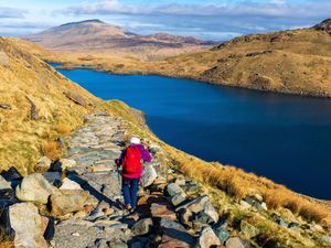 Supporting image for story: Vehicles parked ‘dangerously’ in Snowdonia towed away by police