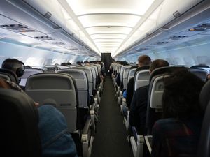 Supporting image for story: Fully vaccinated passengers ‘should not face amber list restrictions’