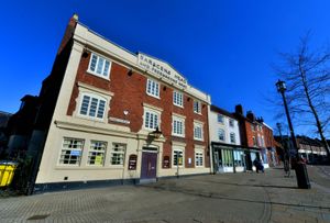 The Saracens Head also sits in the centre of Dudley