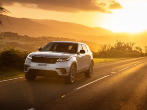 Supporting image for story: Range Rover Velar updated with upgraded interior and plug-in hybrid power