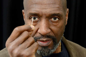 Supporting image for story: Micro sculptor Willard Wigan eyes up Last Supper for his latest work