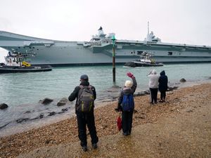 Supporting image for story: HMS Queen Elizabeth to return to base after repairs in Scotland