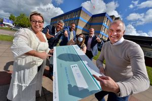 Beverley Bird from Promise Dreams and Rachel Robinson from the Royal Wolverhampton NHS Hospital Trust, with Suresh Bawa, Jason Guy, Neil Taylor and Steve Bull