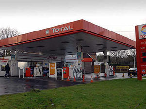 Supporting image for story: Masked gang raids garage