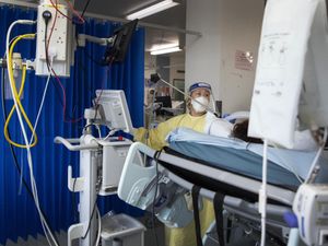 Supporting image for story: Majority of coronavirus patients have at least one symptom six months later