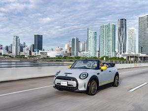 Supporting image for story: Mini plots new Electric Convertible with driveable prototype