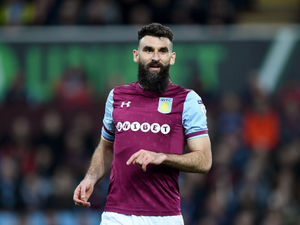 Supporting image for story: Aston Villa willing to listen to offers for Mile Jedinak