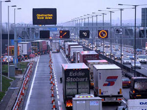 Supporting image for story: Potholes cause M6 traffic chaos