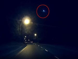 Supporting image for story: Incredible footage shows a fireball making its way across the sky in Australia