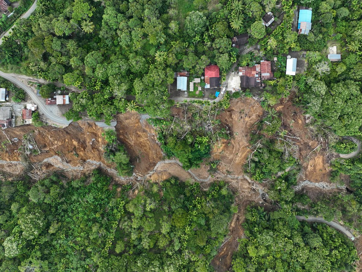 Rescue teams race to reach flooding victims in Indonesia, Sri Lanka and Thailand