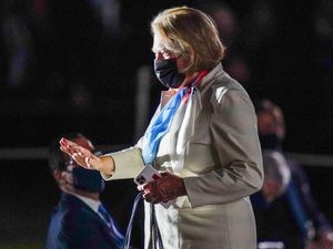 Supporting image for story: Supreme Court justice’s wife agrees to interview with Capitol riots panel