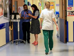 Supporting image for story: Calls mount to prioritise NHS staff for Covid tests as hospital numbers rise