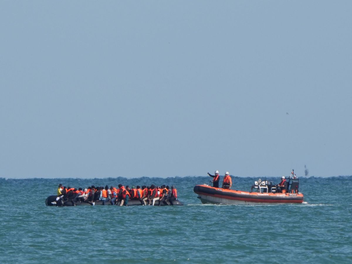 More than 500 people crossed Channel on Friday