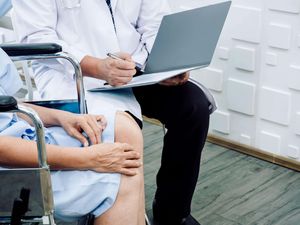 Supporting image for story: Review launched over reports of delayed response to faulty knee replacement part