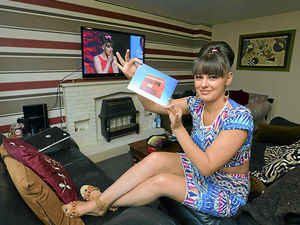 Supporting image for story: Beverley beats father onto Deal or No Deal