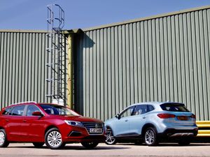 Supporting image for story: MG reveals new HS and 5 models