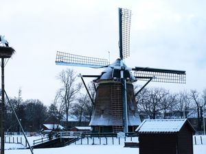 Supporting image for story: Snow and ice wreak havoc across Europe causing deadly accidents and travel woes