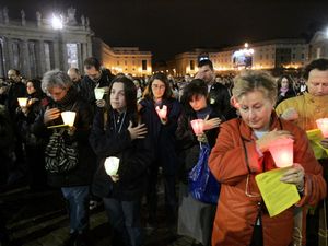Supporting image for story: Thousands gather outside the Vatican to pray for Pope Francis’ health