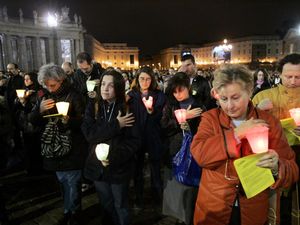 Supporting image for story: Thousands gather outside the Vatican to pray for Pope Francis’ health