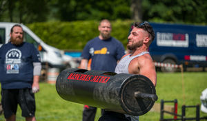 Strongmen competing