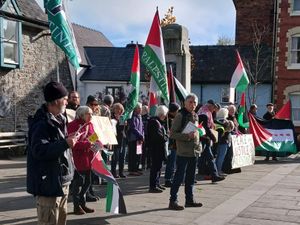 Supporting image for story: Palestine protestors gather in Knighton