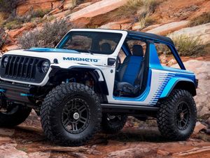 Supporting image for story: Jeep working ‘furiously behind the scenes’ on electrification, says firm’s design boss