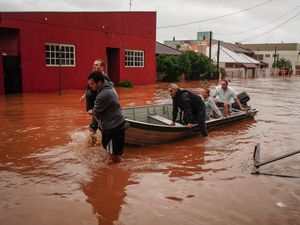 Supporting image for story: Dozens believed dead as southern Brazil is hit by worst rain in 80 years